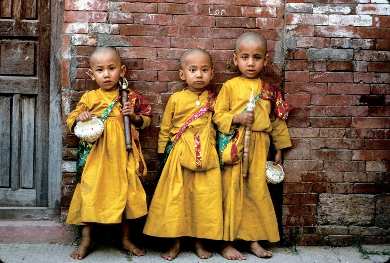 Niños budistas del Nepal